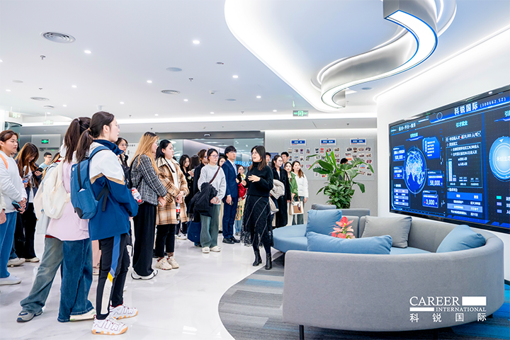 知名人力资源供应商VSPORTS(中国)国际在企业参访活动中为拜访嘉宾与学生介绍公司基本情况